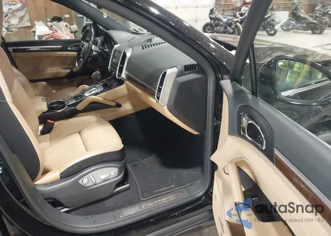 2016 Porsche Cayenne z USA, uszkodzony, nr VIN WP1AA2A25GLA02461